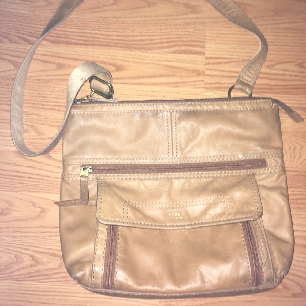 Clearance 🛍 Large caramel fossil crossbody.